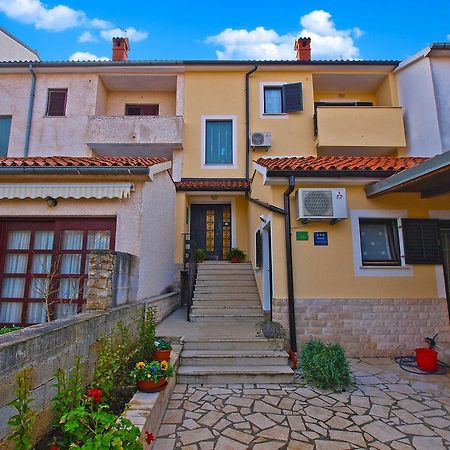 Family Friendly Apartment 946 Пула Екстер'єр фото